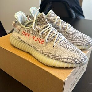 Yeezy 350 blue tint size 9